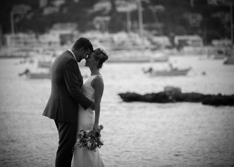 Wedding Photographer in Mallorca - Just married kissing in mallorca country side